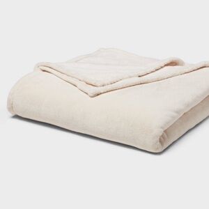NEW Threshold Ivory Ultra Plush Blanket, Full/Queen